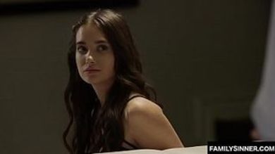 Отец вылизал няшной дочке мохнатую пизду и присунул ей на диване сбоку