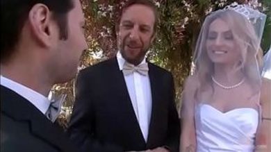 Жених с друзьями пустили невесту по кругу и жестко поимели её во все дырки