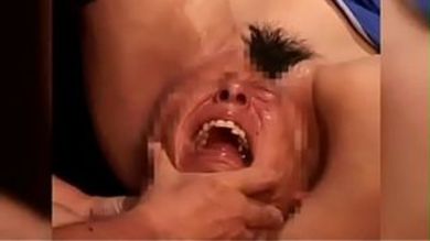 Азиатке в черных чулках жестко дрочат пизду любовники